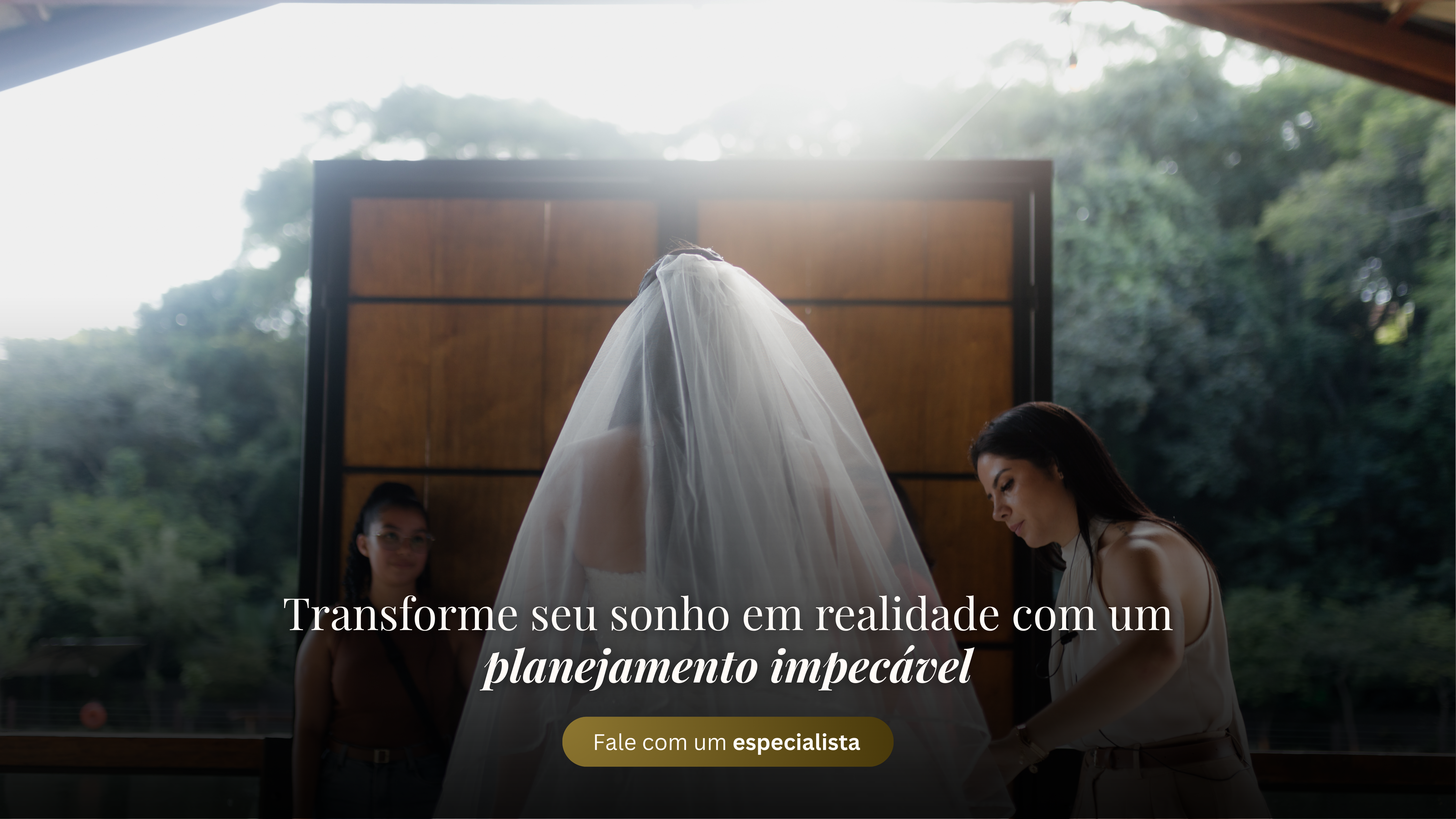 Assessora acompanhando a noiva nos preparativos.
