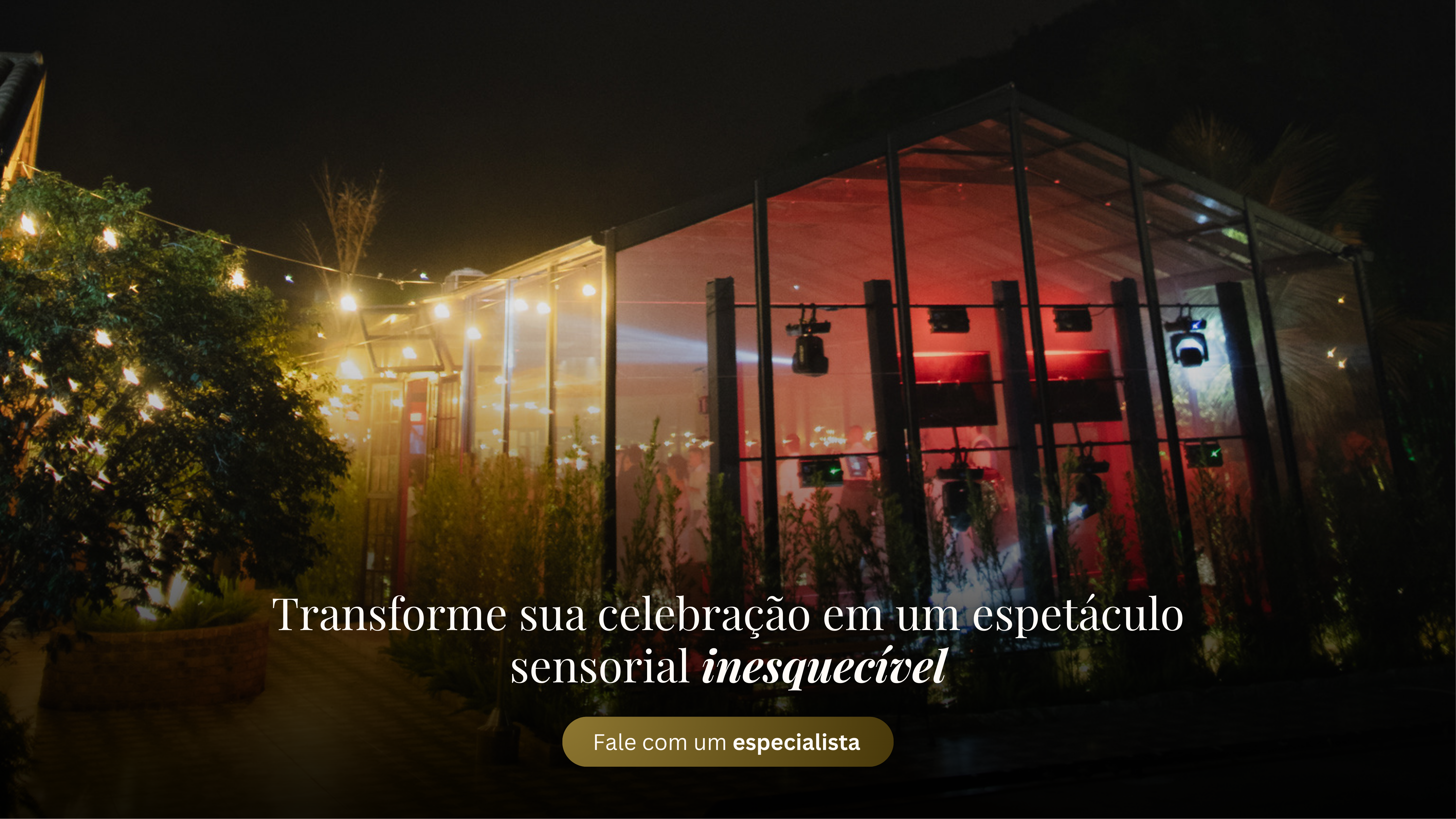 Pista iluminada com convidados dançando.